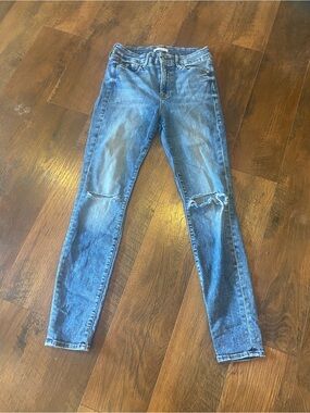 Good American Good Legs Medium Blue Skinny Jeans with Subtle Distress